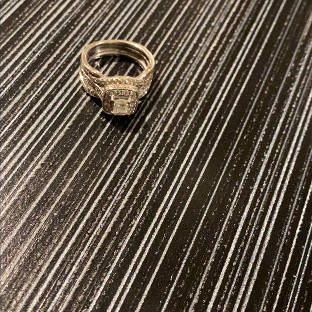 Wedding ring - Picture 2 of 2